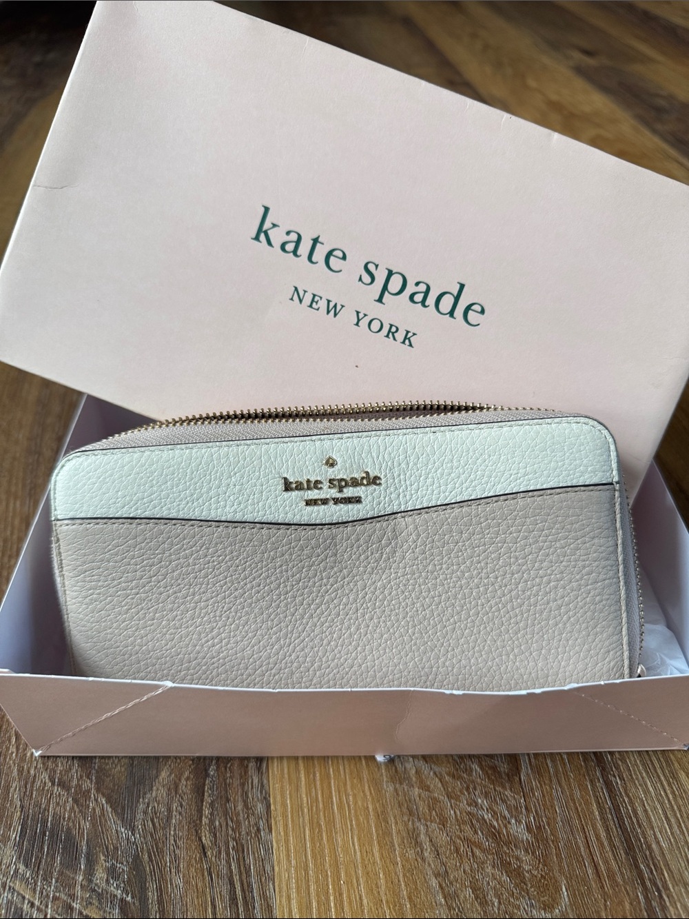 kate spade two-tone pebbled leather zip wallet in cream and light taupe